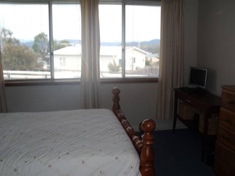 11 Singapore St, Midway Point TAS 7171