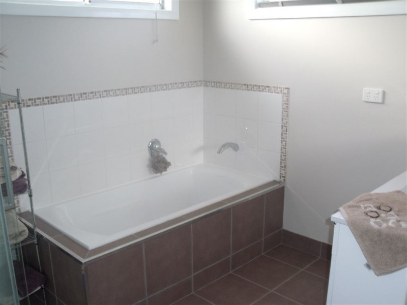 11 Singapore St, Midway Point TAS 7171