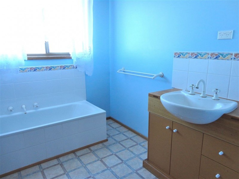 33 Raynors Road, Midway Point TAS 7171