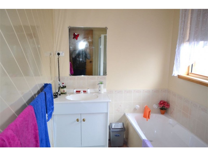 10 Sandy Point Avenue, Dodges Ferry TAS 7173