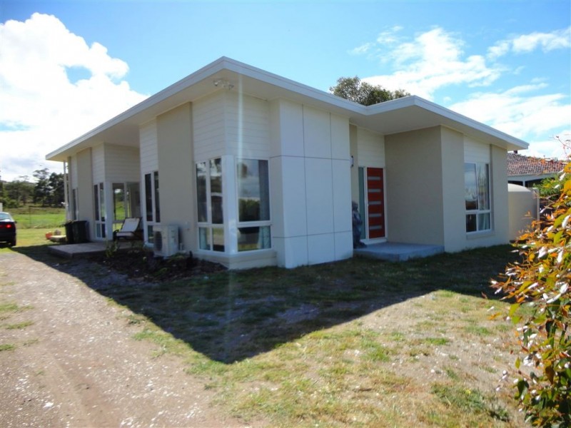 16 Erle Street, Carlton River TAS 7173