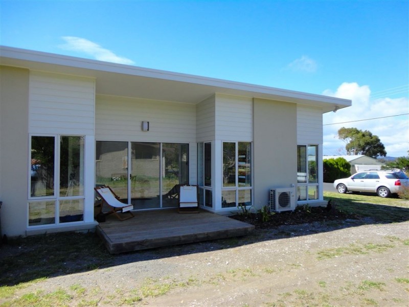 16 Erle Street, Carlton River TAS 7173