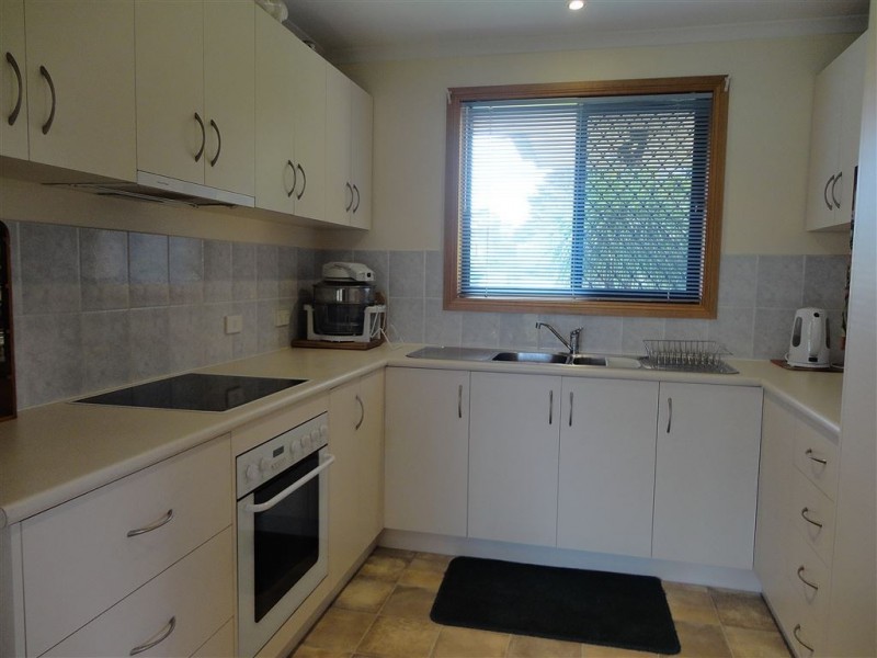 4 Tenth Avenue, Dodges Ferry TAS 7173