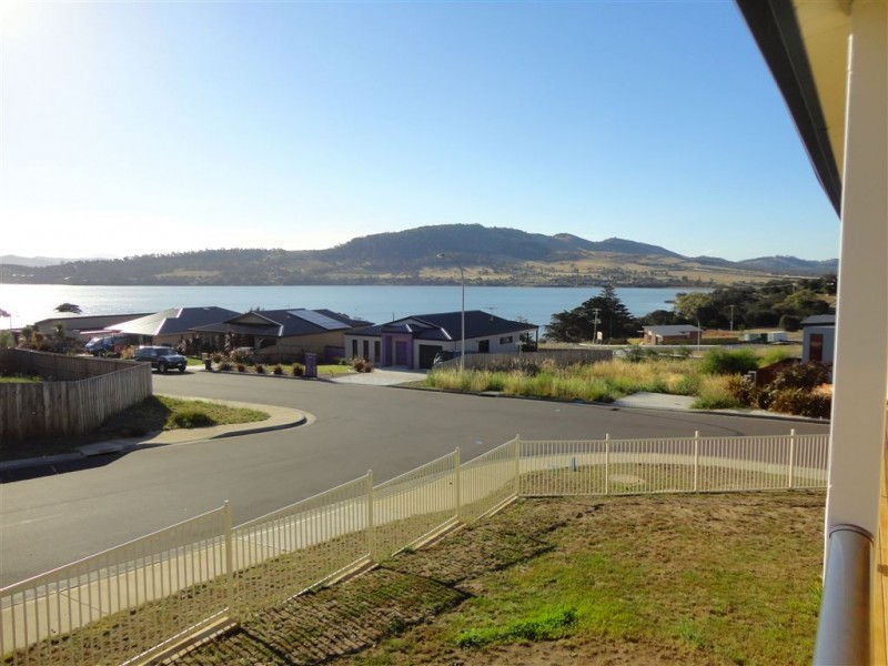 2 Abate Place, Midway Point TAS 7171