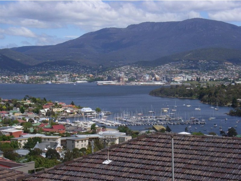 2/3 Kurrewa Court, Bellerive TAS 7018