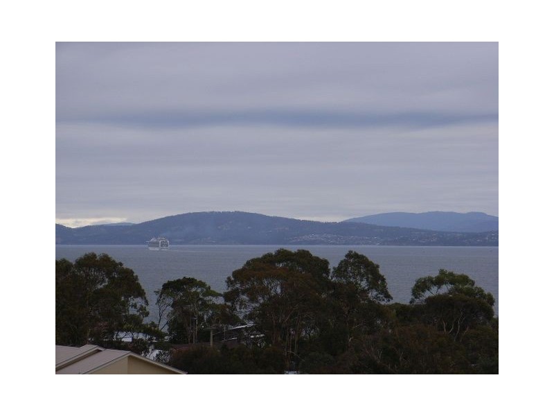 17 Fairisle Terrace, Howrah TAS 7018