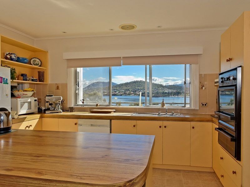 6 Chatsworth Street, Rose Bay TAS 7015