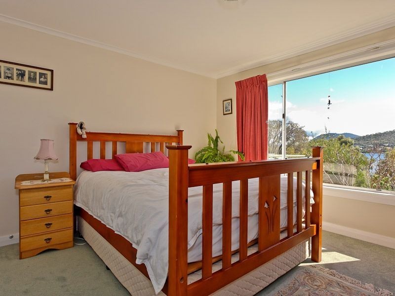 6 Chatsworth Street, Rose Bay TAS 7015