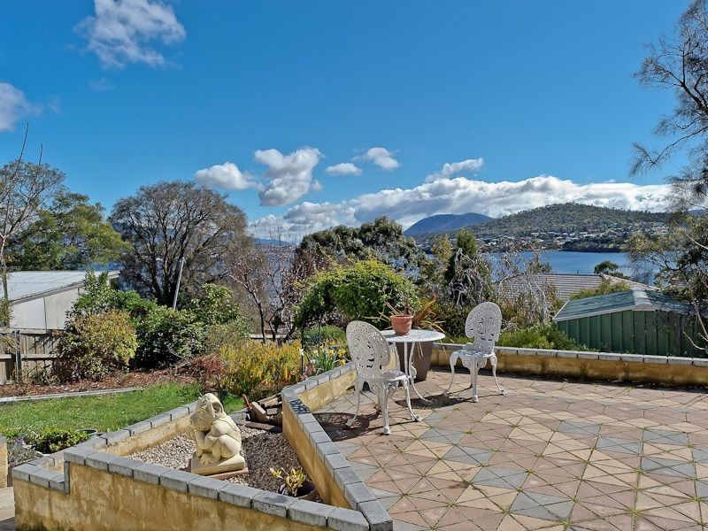 6 Chatsworth Street, Rose Bay TAS 7015