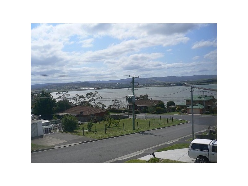 9 Beach Road, Midway Point TAS 7171
