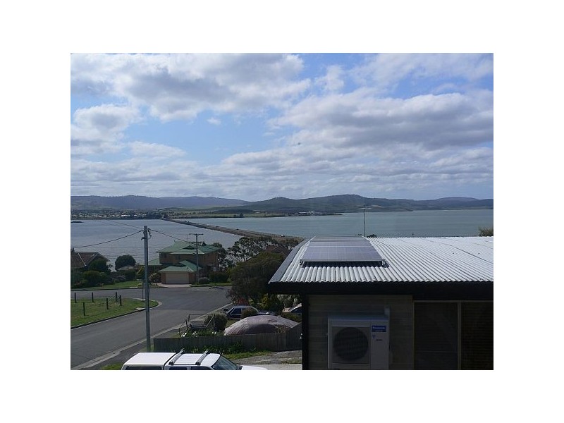 9 Beach Road, Midway Point TAS 7171