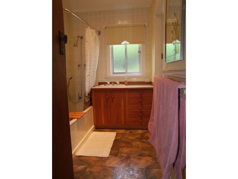 245 East Derwent Highway, Lindisfarne TAS 7015