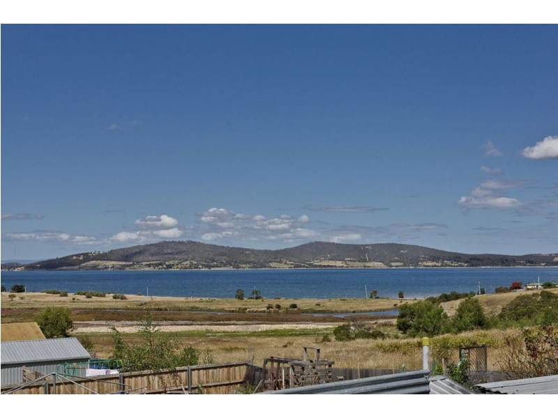 8 Duntroon Drive, Rokeby TAS 7019