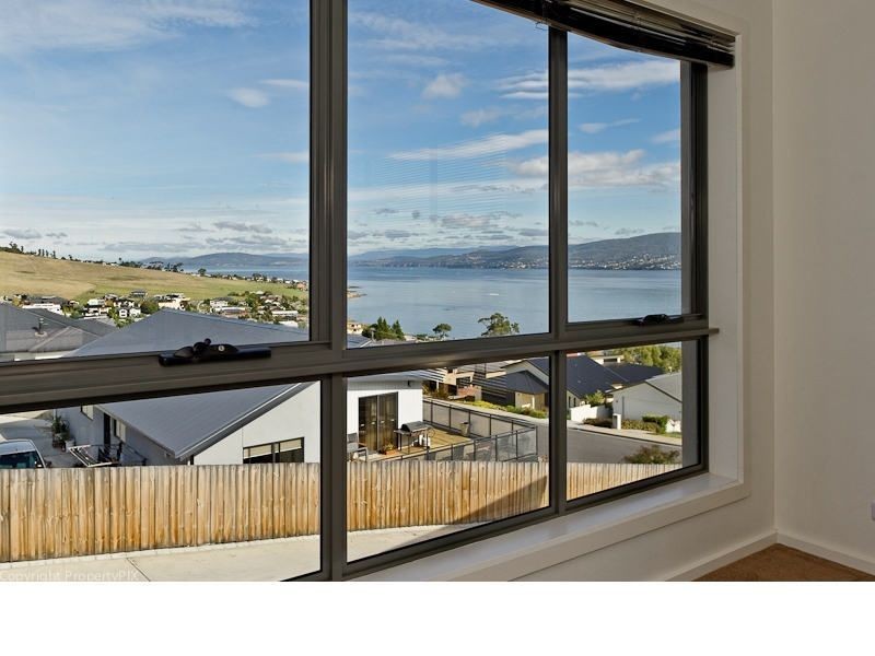 2/672 Oceana Drive, Tranmere TAS 7018