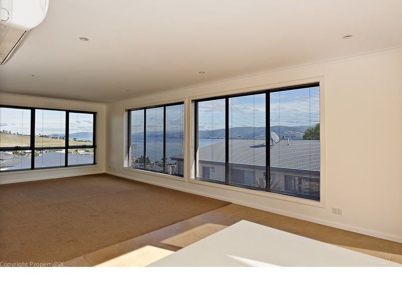 2/672 Oceana Drive, Tranmere TAS 7018