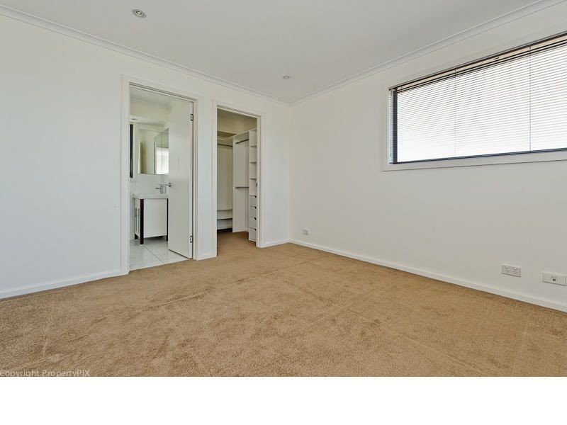 2/672 Oceana Drive, Tranmere TAS 7018