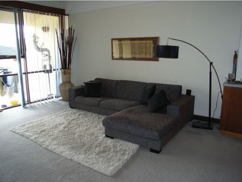 2/110 Malunna Road, Lindisfarne TAS 7015