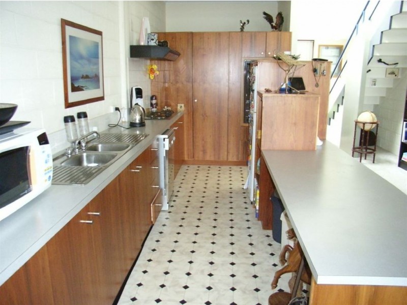 2/110 Malunna Road, Lindisfarne TAS 7015