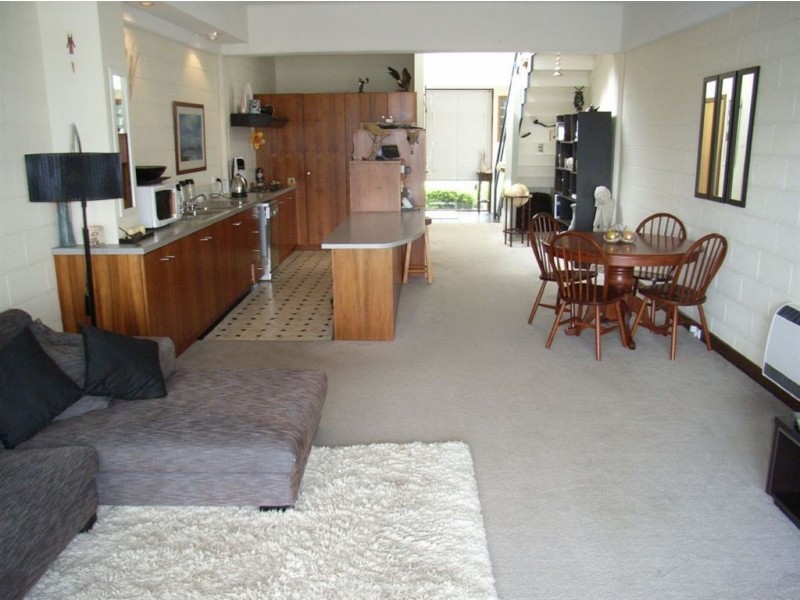 2/110 Malunna Road, Lindisfarne TAS 7015