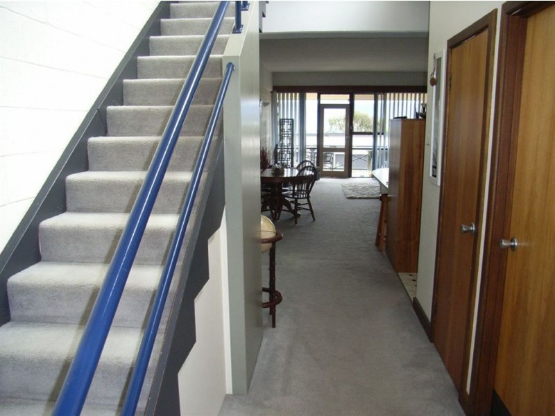 2/110 Malunna Road, Lindisfarne TAS 7015