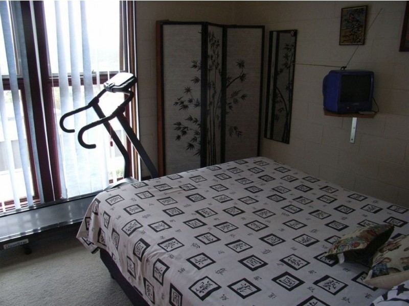 2/110 Malunna Road, Lindisfarne TAS 7015