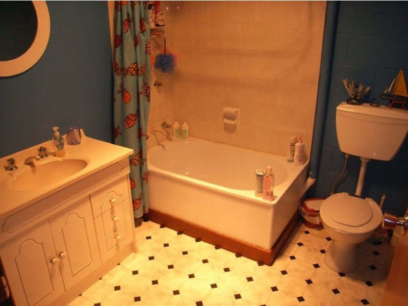 2/110 Malunna Road, Lindisfarne TAS 7015