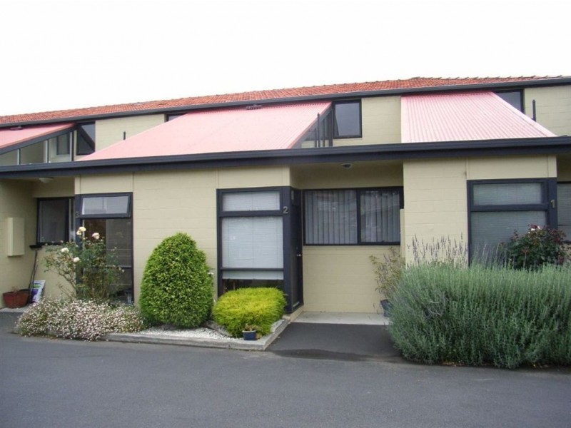 2/110 Malunna Road, Lindisfarne TAS 7015