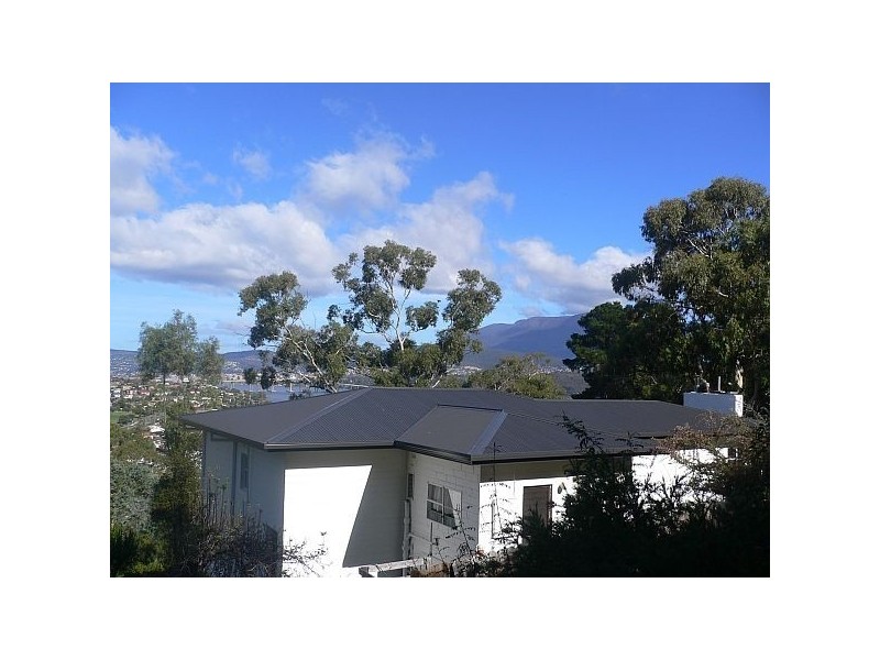 114A and B Karoola Road, Lindisfarne TAS 7015