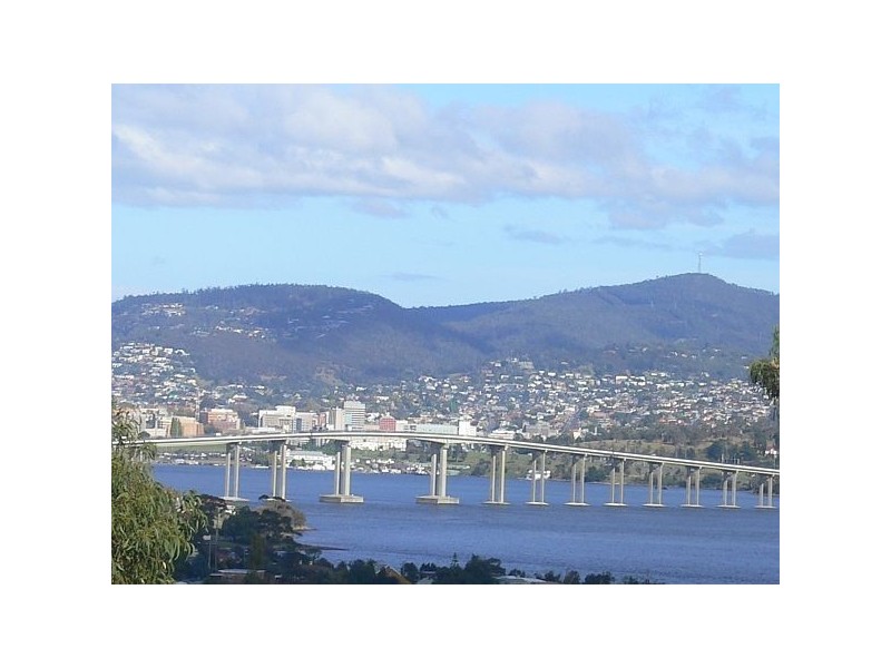 114A and B Karoola Road, Lindisfarne TAS 7015