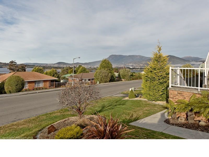 18 Clives Avenue, Old Beach TAS 7017
