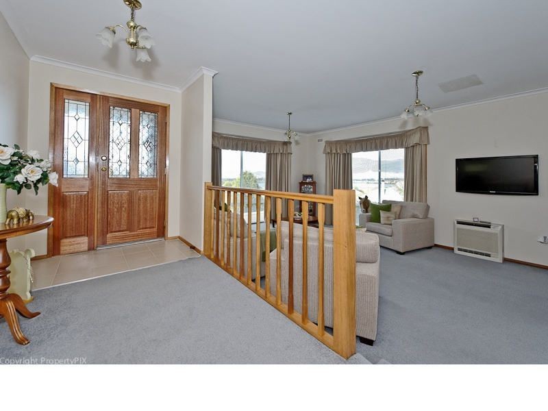 18 Clives Avenue, Old Beach TAS 7017