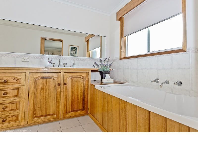 18 Clives Avenue, Old Beach TAS 7017
