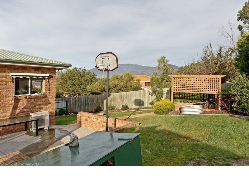 18 Clives Avenue, Old Beach TAS 7017