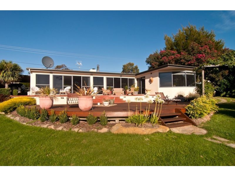 25 Barton Avenue, Triabunna TAS 7190