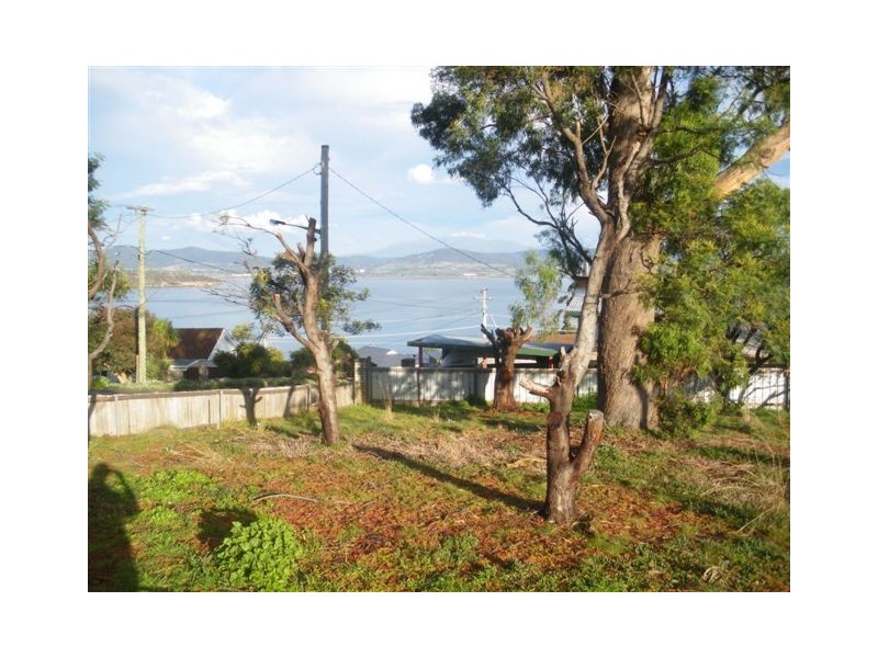 8 Vancouver Street, Midway Point TAS 7171