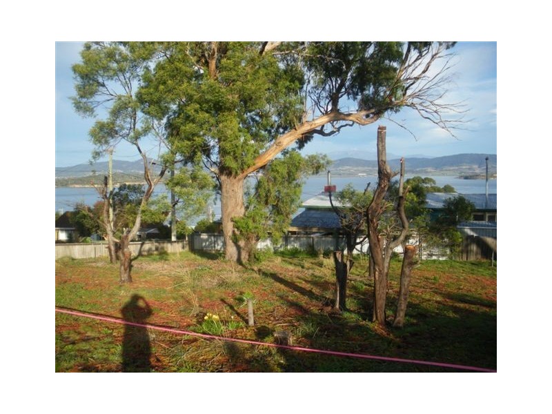 8 Vancouver Street, Midway Point TAS 7171