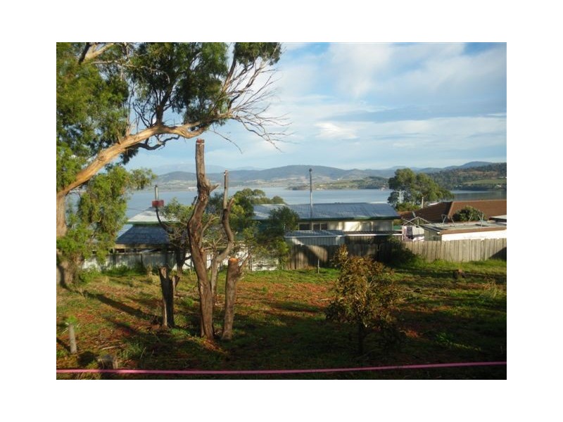 8 Vancouver Street, Midway Point TAS 7171