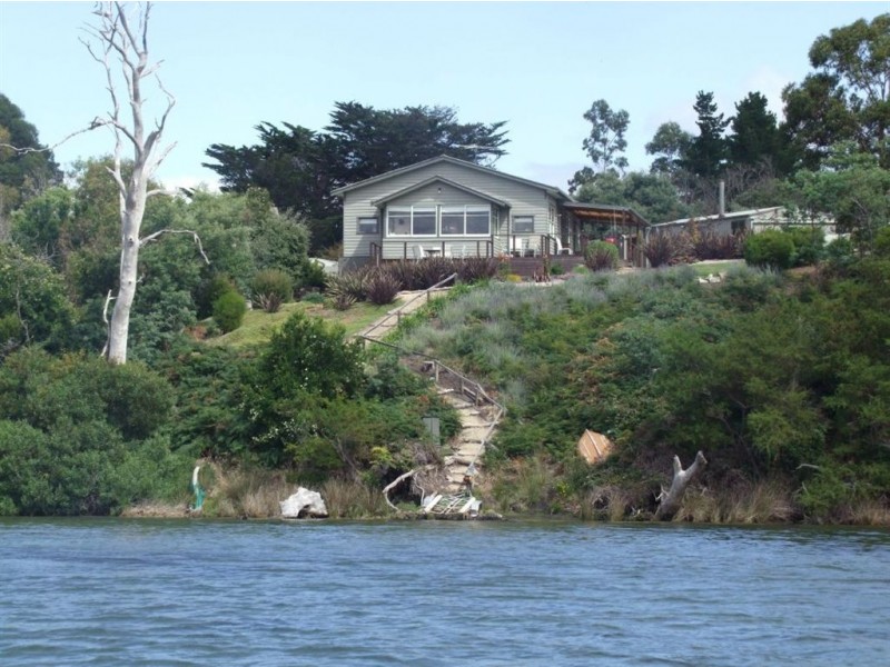 41 Erle Street, Carlton River TAS 7173