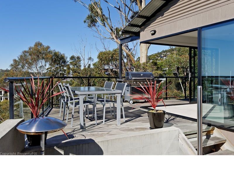 2/75 Hillcrest Road, Tolmans Hill TAS 7007