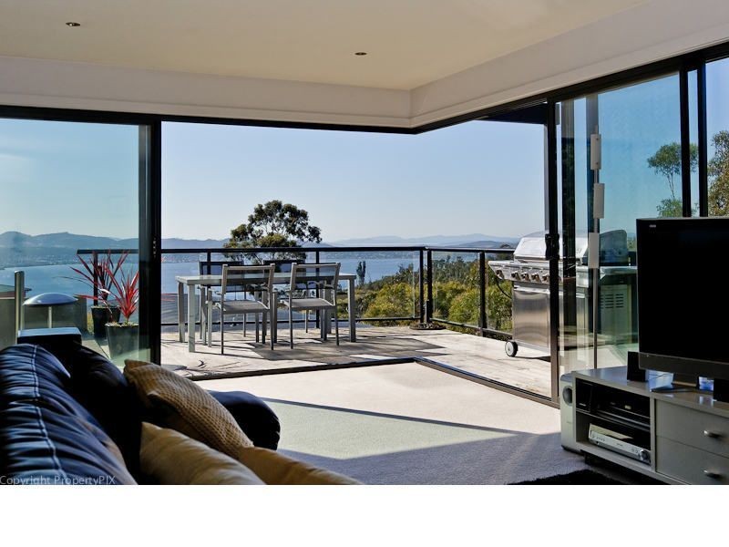 2/75 Hillcrest Road, Tolmans Hill TAS 7007