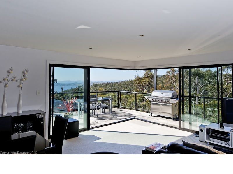 2/75 Hillcrest Road, Tolmans Hill TAS 7007