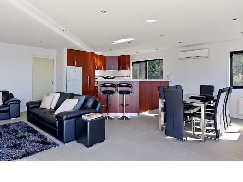 2/75 Hillcrest Road, Tolmans Hill TAS 7007