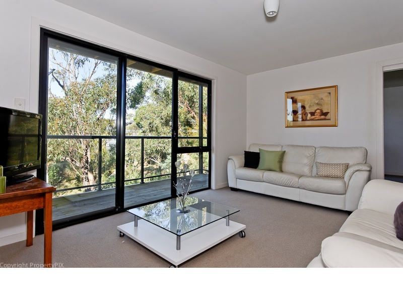 2/75 Hillcrest Road, Tolmans Hill TAS 7007