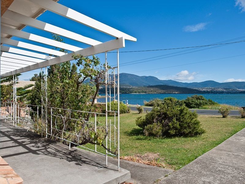 73 Esplanade, Rose Bay TAS 7015