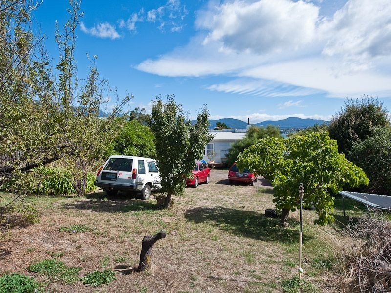 76 Esplanade, Rose Bay TAS 7015