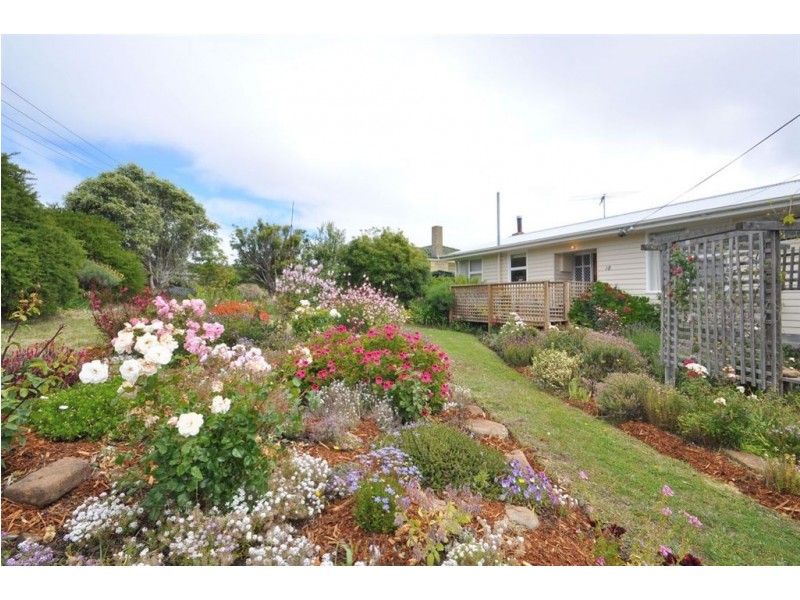 18 Akora Street, Mornington TAS 7018