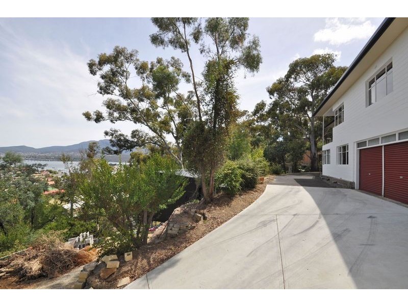 114a Karoola Road, Lindisfarne TAS 7015