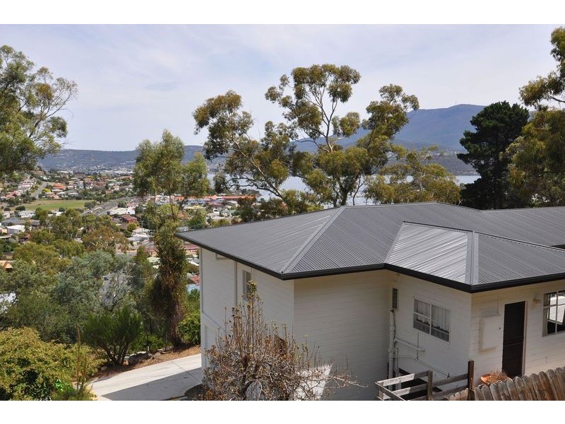114a Karoola Road, Lindisfarne TAS 7015