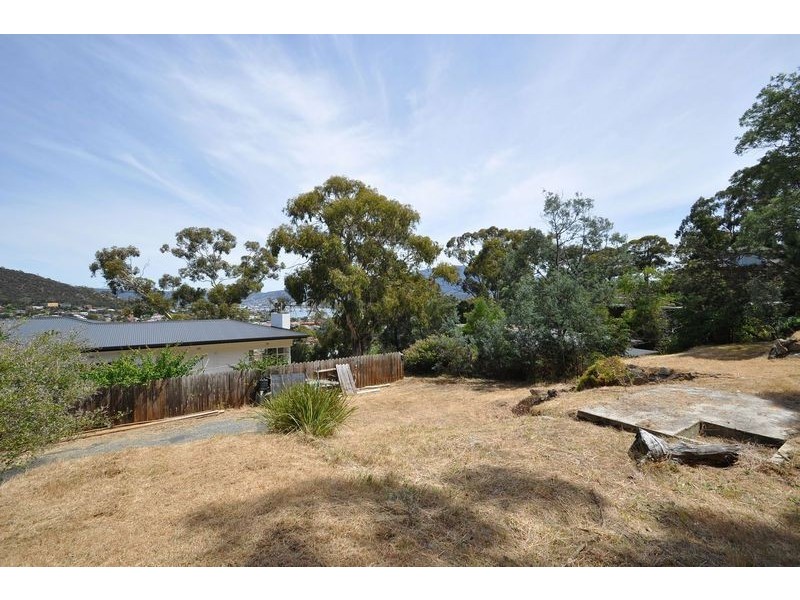 114b Karoola Road, Lindisfarne TAS 7015