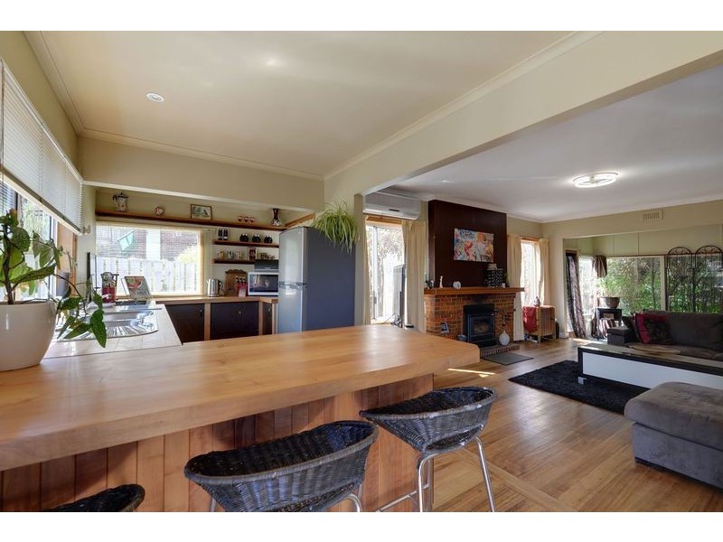 10 Cedar Street, Lindisfarne TAS 7015